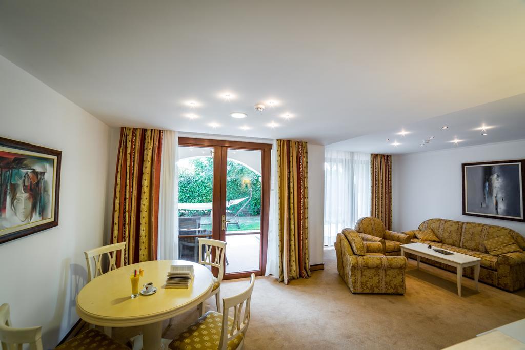 Helena Vip Villas And Suites Sunny Beach Exterior foto